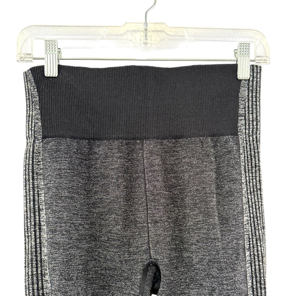 Fabletics Size Medium Gray Seamless Compression H… - image 4
